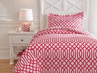 Ashley Furniture Loomis Twin Comforter Set Q758041T Fuchsia