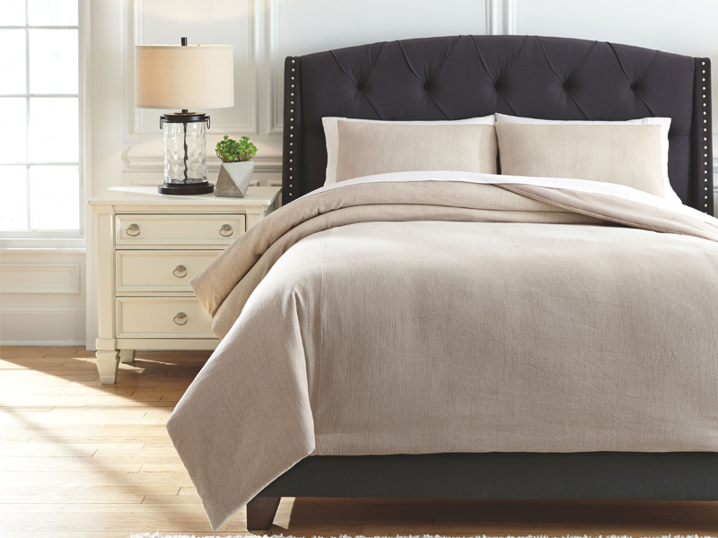 Ashley Q782003K Furniture Mayda King Comforter Set Beige